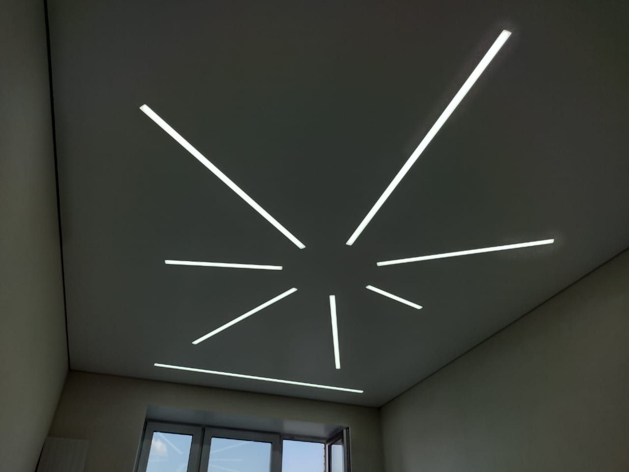 Двухуровневый натяжной потолок